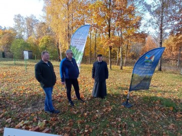 Nowy sad założony przy Parafii Kościoła Starokatolickiego Mariawitów w Dobrej 27.10.2021r. w ramach projektu Owoce pamięci, 